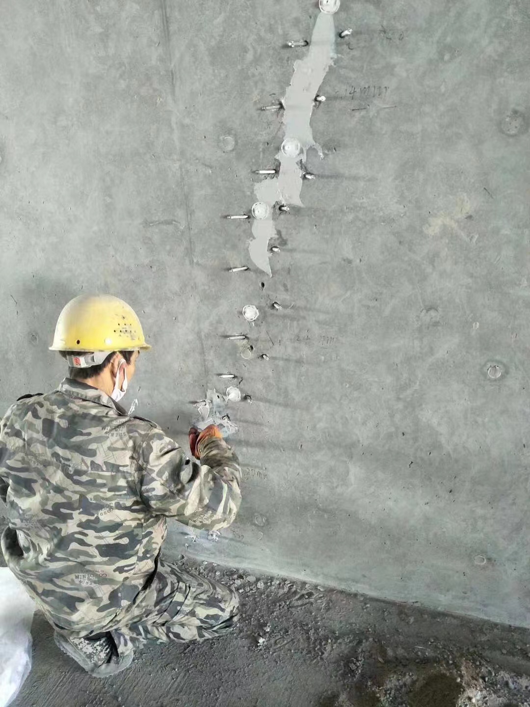 武威混凝土楼板裂缝加固施工的方案